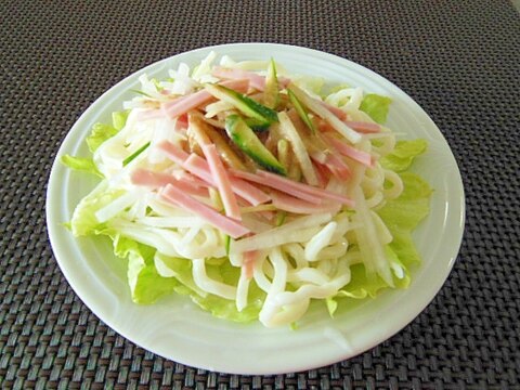 魚肉ソーセージときゅうりの胡麻ドレうどん♪